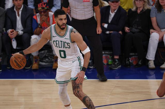 kaiyun-【早报】翻过那座山！郑钦文生涯首胜萨巴伦卡！