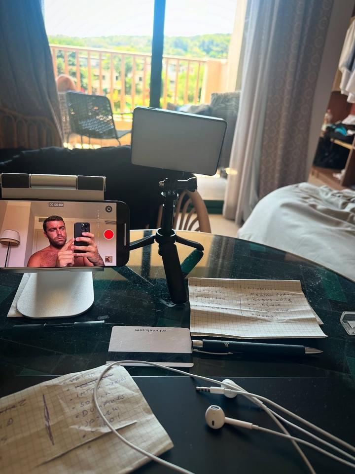 转会窗真正的顶流！罗马诺晒转会稿件，密密麻麻&amp;amp;从早忙到晚