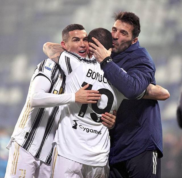 1640568200022083864.jpg 开云登录-C罗,一堂体育管理学的大课①:元老们不高兴