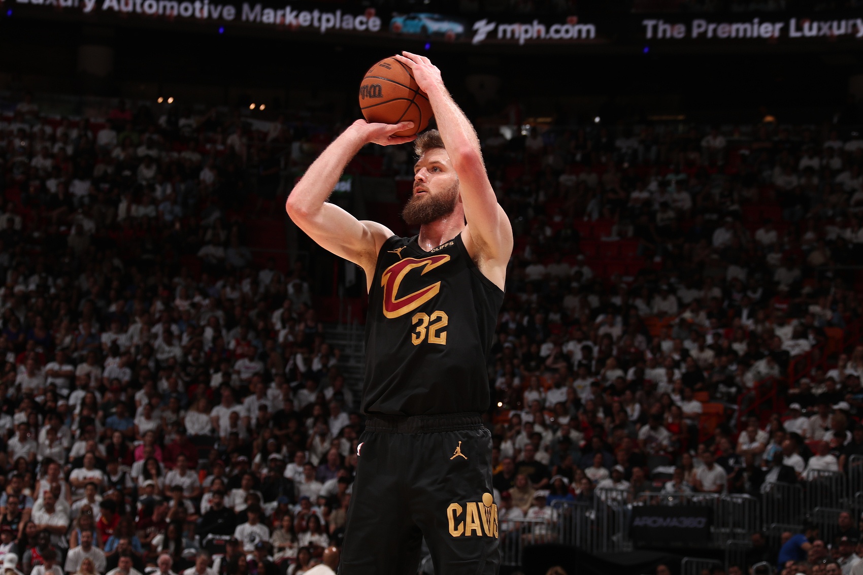 开云APP-骑士季后赛前景：哈登带来韧性与强硬 绿军成争冠路上最大拦路虎