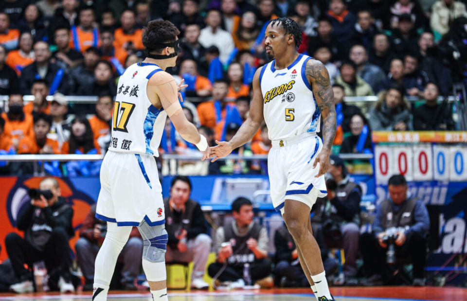 开云-CBA第一阶段排名！上海广厦争第一，山东杀进前4，辽篮下滑太严重