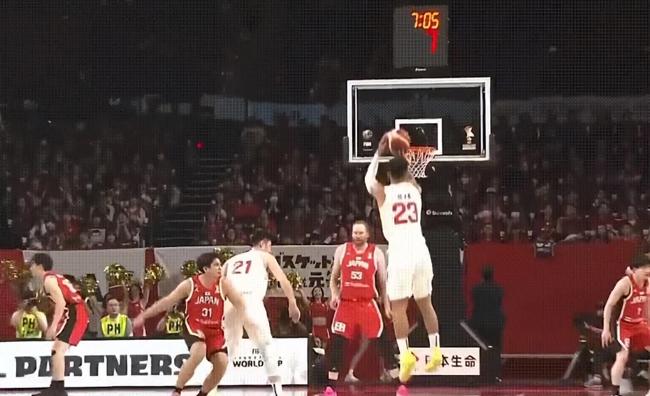 猛男落泪！贺希宁真挚发言令人动容 名记直言两关键三分当记头功